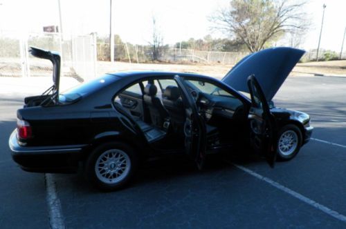 BMW 528i LOCAL TRADE SUNROOF BLACK ON BLACK HEATED LEATHER SEATS NO RESERVE, image 99