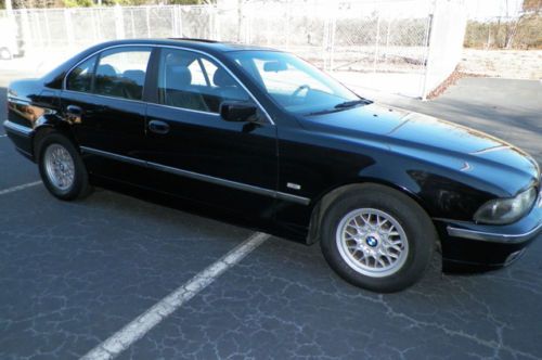 BMW 528i LOCAL TRADE SUNROOF BLACK ON BLACK HEATED LEATHER SEATS NO RESERVE, image 101