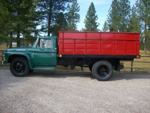 1962 ford f600 truck with grain box and hoist