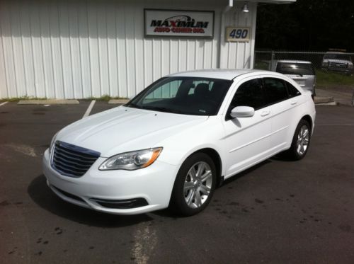 2013 Chrysler 200 Touring Sedan 4-Door 2.4L, US $13,750.00, image 4