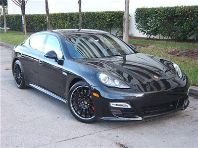 2012 porsche panamera turbo s.