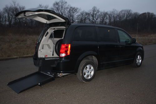 2013 dodge grand caravan sxt rear entry wheelchair accessible handicap  van