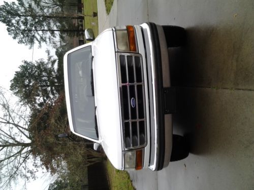 1993 ford bronco xlt,   pb, ps, cc. air conditioning works great.