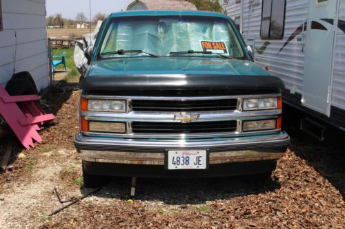 Long bed, single cab two tone paint