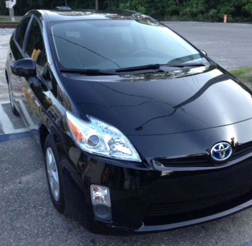 Black hybrid prius hatchback two excellent low mileage