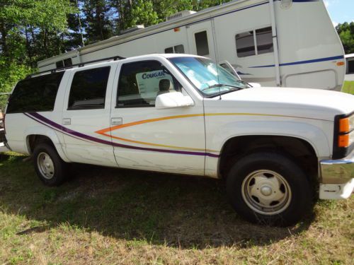 1999 gmc suburban c2500 4x4. new 5.7 crate engine, rebuilt trans, new tires