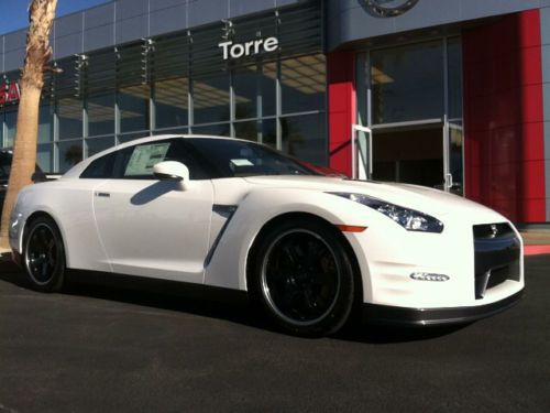 New 2014 nissan gt-r black edition pearl white