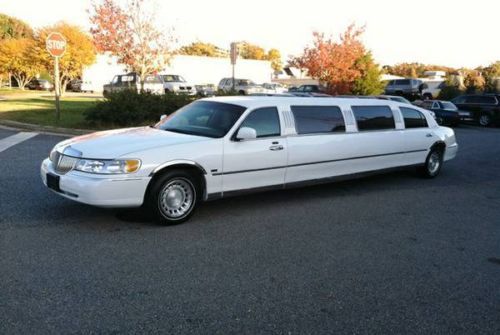 2000 lincoln town 120&#034; stretch limousine **low miles**  !!! no reserve !!!