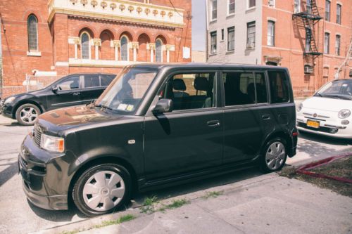 2006 toyota scion xb - dark grey - gas-saver w/ suv-like cargo space - 4-door