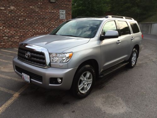 2011 toyota sequoia sr5, blue tooth, nav, pandora, 3rd row seating, new tires