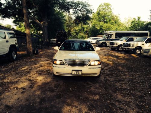 2004 lincoln town car executive limousine 4-door 4.6l