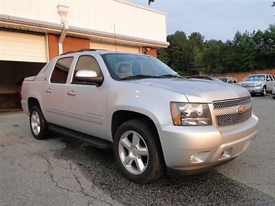 Chevrolet avalanche 4wd lt low miles 4 dr crew cab truck automatic vortec 5.3l v