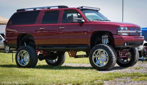 Custom suburban - 15&#034; lift 22x14 wheels and 37&#034; toyo m/t&#039;s