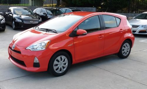 2013 toyota prius c base hatchback 4-door 1.5l