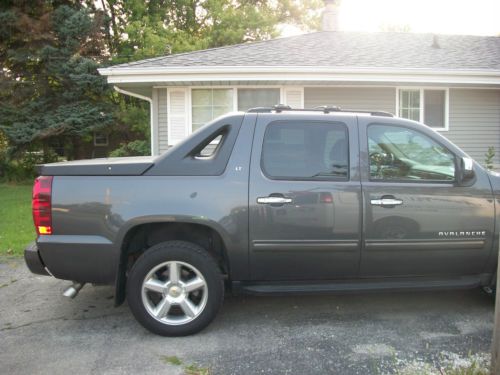 2011 chevrolet avalanche lt crew cab pickup 4-door 5.3l