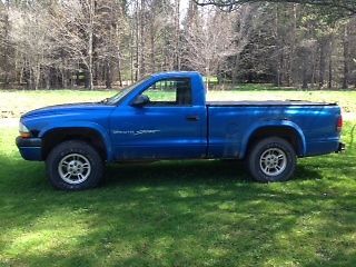 1999 dodge dakota sport  4x4 standard cab pickup 2-door 3.9l