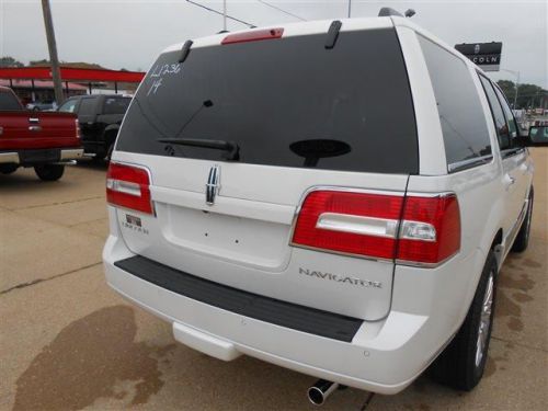 2014 lincoln navigator base