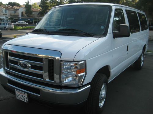 2011 ford e-350 super duty xlt standard passenger van 3-door 5.4l