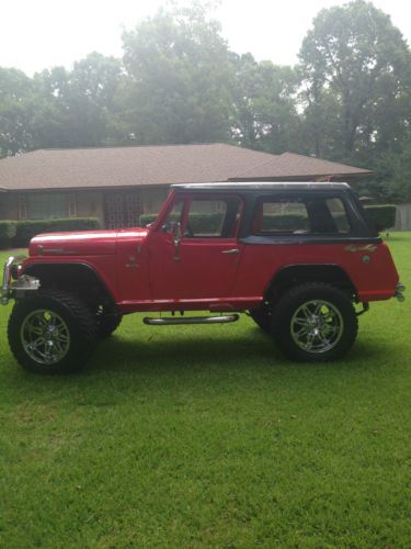 Jeep jeepster commando red