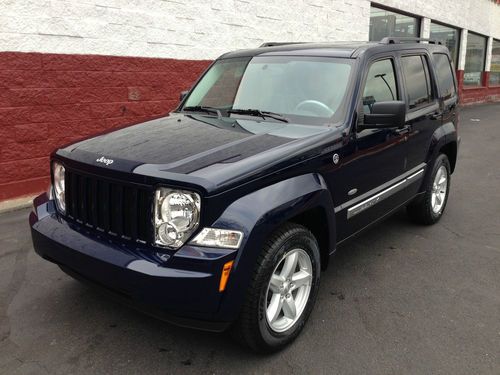 2012 jeep liberty sport latitude  utility 4-door 3.7l no reserve must go!!!