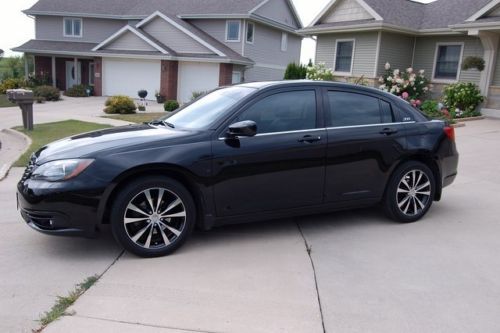 2011 chrysler 200 s - 36,203 miles - 1 - owner existing transferable warranty