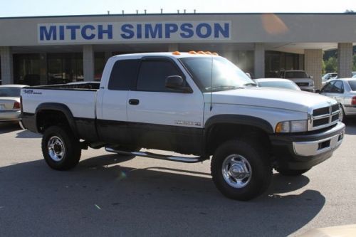 2002 dodge ram 2500 extended cab  4x4  5.9l v8  low mileage truck!!