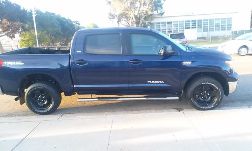 2012 toyota tundra crewmax 4x4, trd , sr5 package like new