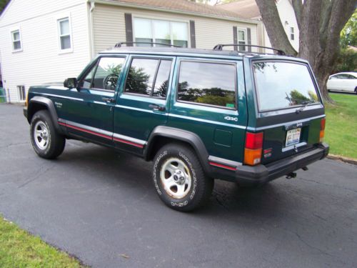 1996 jeep cherokee sport  w/ command - trac 4wd 2nd owner runs and drive great!