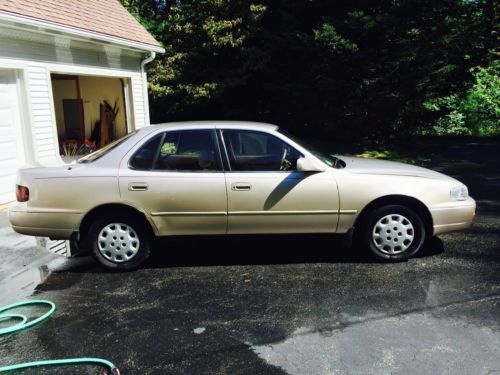 1995 toyota camry le sedan 4-door 2.2l