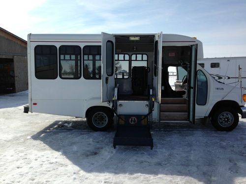 2003 ford e-350 base cutaway van 2-door 6.8l