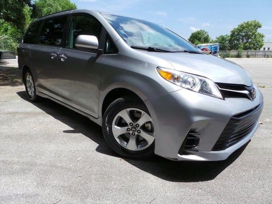 <br />
2018 toyota sienna le 7-passenger 14k miles $19,000 