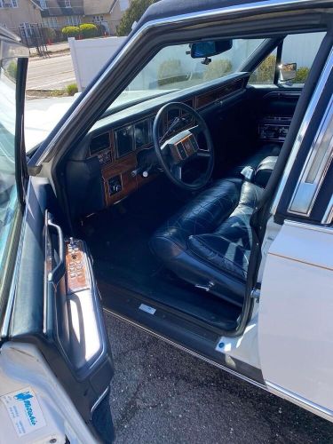 1989 lincoln town car signature special