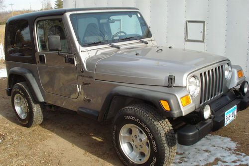 Nice 2002 jeep wrangler sport 4.0l 2 tops hard &amp; soft 23000 miles stored winters
