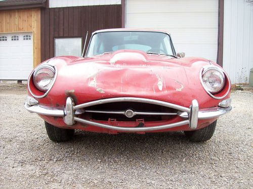 1968 jaguar xke  2+2 needs restored. solid. 4 speed.