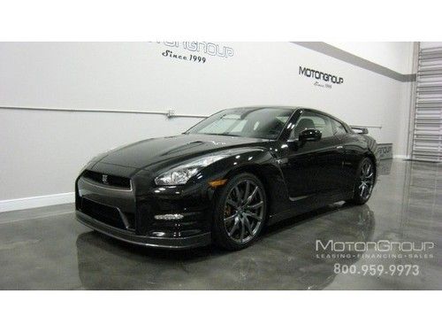 2013 nissan gt-r premium only 3,912 miles!  export ok or buy $1293/month