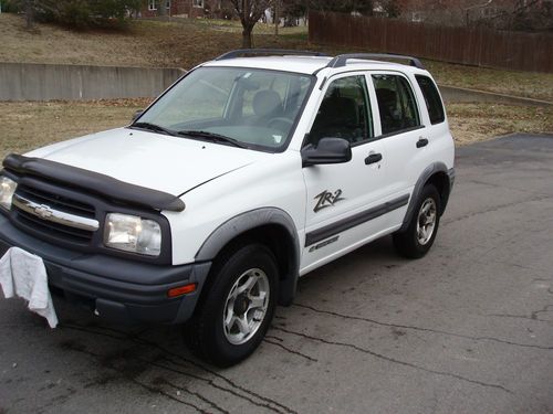 2001 chevrolet tracker zr2 sport utility 4-door 2.5l