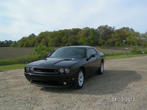 2013 dodge challenger r/t coupe in black **private sale**