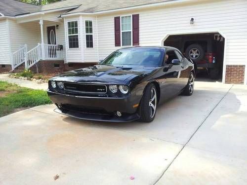 2011 dodge challenger srt8- 392 hemi- 19k miles