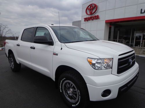 New 2013 tundra crewmax rock warrior 5.7l v8 4x4 rear camera trd super white