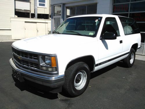 1998 tahoe 4x2 base 5.7 v8 one owner clean car fax one of a kind