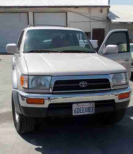 1998 Toyota 4Runner Limited Sport Utility 4-Door 3.4L V6 SUV Tow Hitch Tan Beige, image 2
