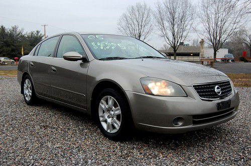 No reserve... good running 2005 nissan altima 2.5s, 4 cylinder, auto trans, cd