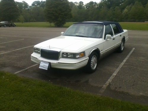 1996 75th anniversary lincoln town car superb cond. 92k miles white lmtd prod.