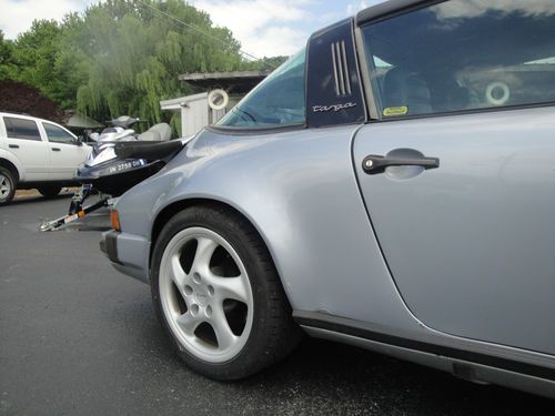 1984 Porsche 911 Carrera Targa 2-Door 3.2L, image 3