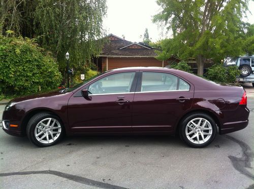 2011 ford fusion sel, only 8500 miles, excellent condition