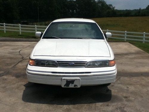 White with red stripe crown victoria car, used