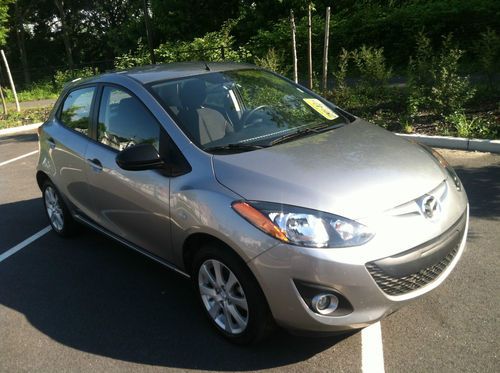 2012 mazda 2 touring hatchback 4-door 1.5l no reserve the car must go !!