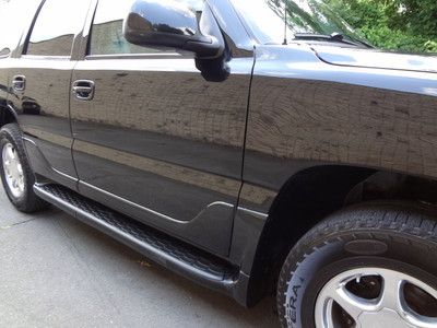 GMC YUKON DENALI AWD HEATED LEATHER SUNROOF CLEAN 3RD ROW SEATING NO RESERVE, image 24