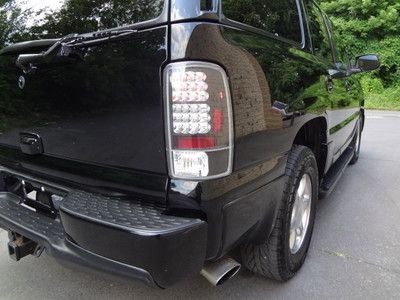 GMC YUKON DENALI AWD HEATED LEATHER SUNROOF CLEAN 3RD ROW SEATING NO RESERVE, image 28