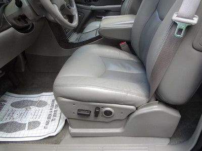 GMC YUKON DENALI AWD HEATED LEATHER SUNROOF CLEAN 3RD ROW SEATING NO RESERVE, image 42